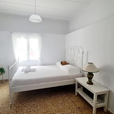 Blue And White Semesterbostad Kremastí