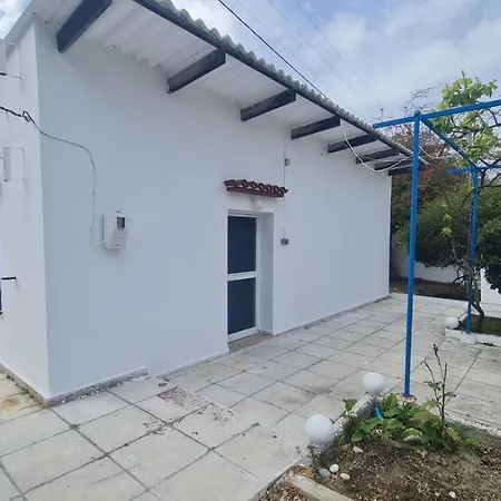 度假居 Blue And White Kremastí